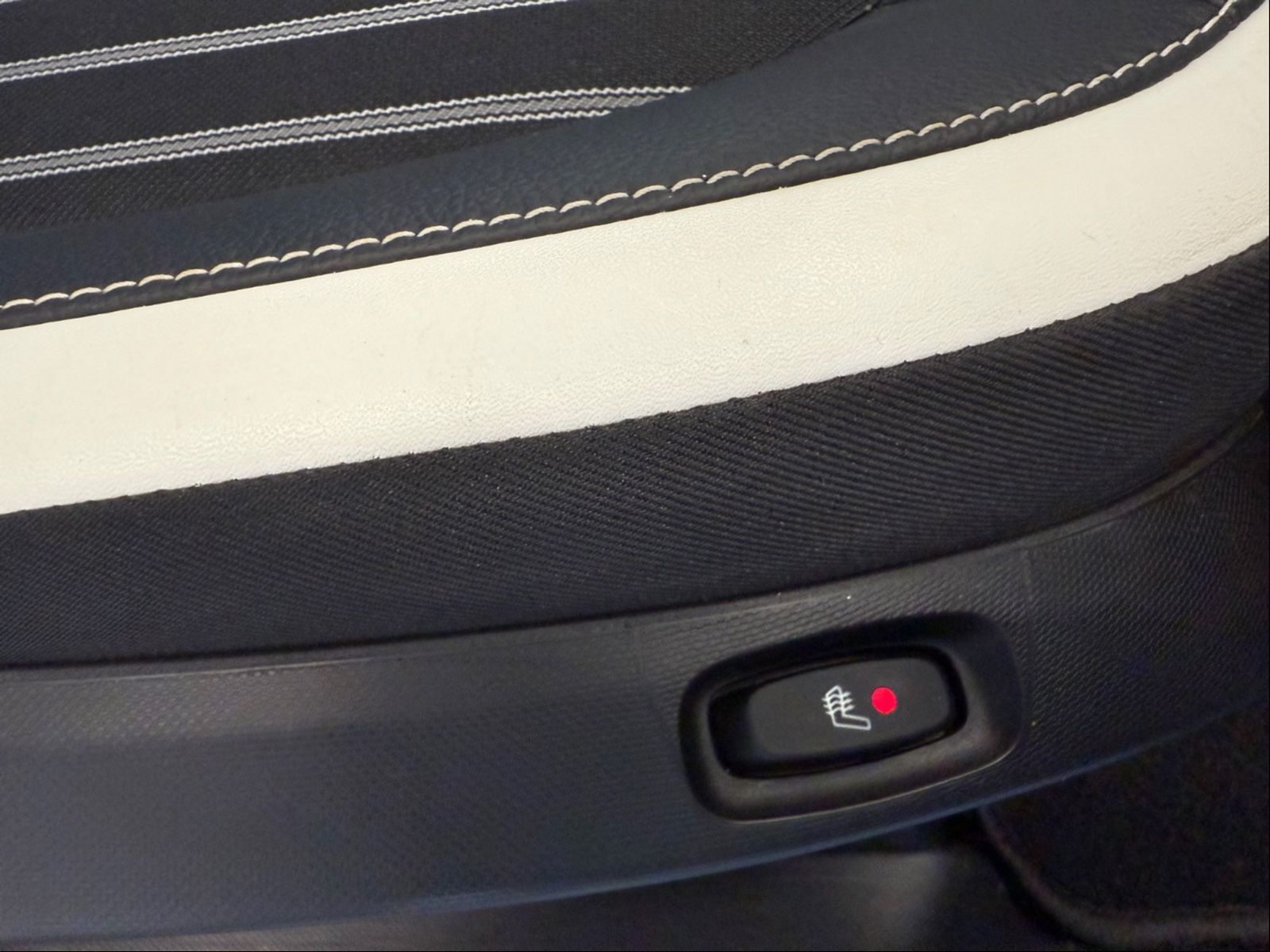 Fahrzeugabbildung Renault Twingo Techno Electric, Navi, Rückfahrkamera