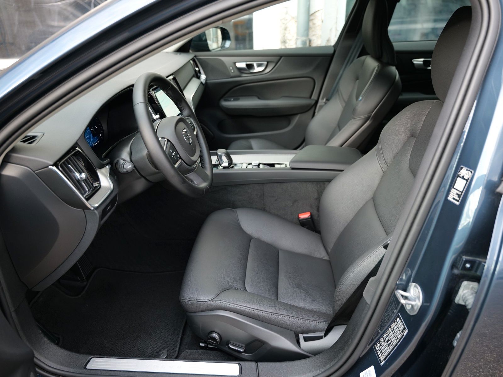 Volvo V60 B4 Core LEDER NAVI ACC 4xSHZ KEYLESS PDC CAM foto 12