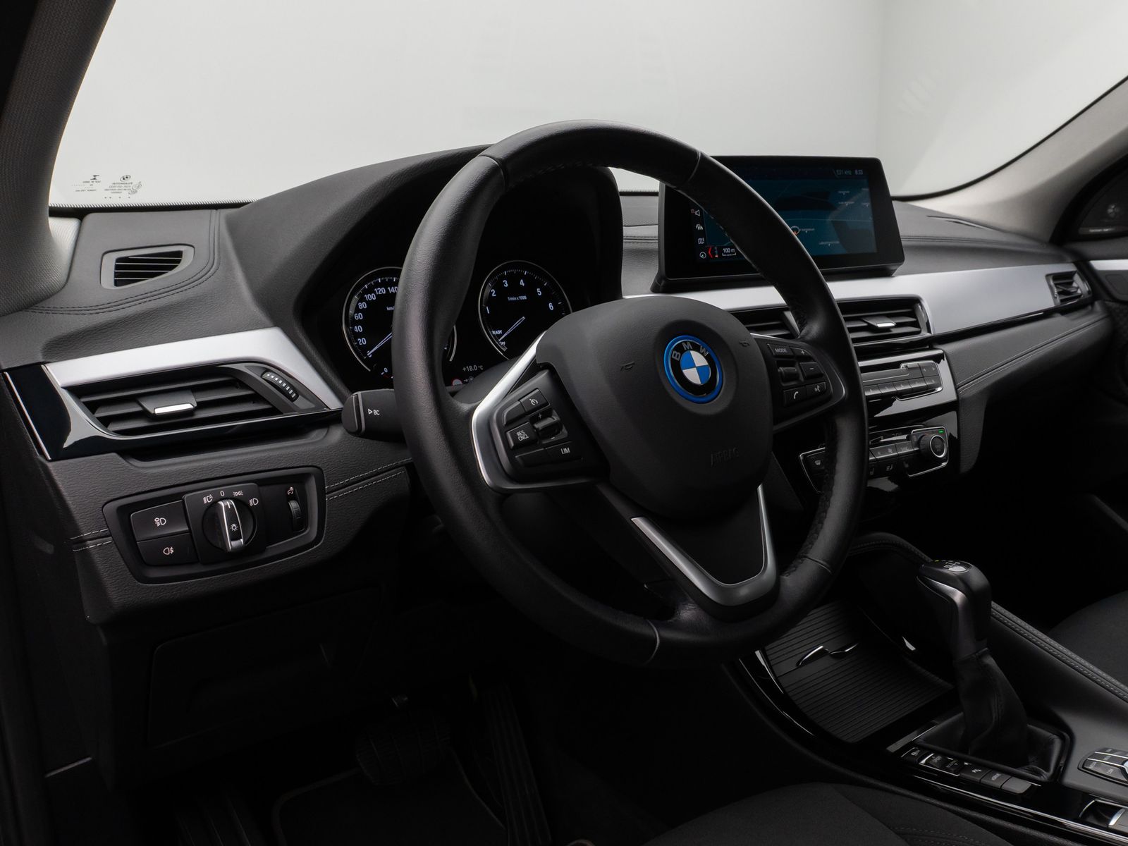 Fahrzeugabbildung BMW X2 xD25e HUD DAB H/K Navi+ Parkassist Alarm LED