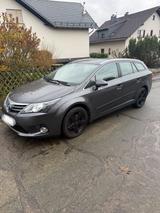 Toyota Avensis Automatik 2012 neuer TÜV - Toyota Avensis mit Diesel-Antrieb: Kombi, Automatik