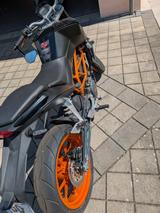 KTM Duke 390 - KTM DUKE 390