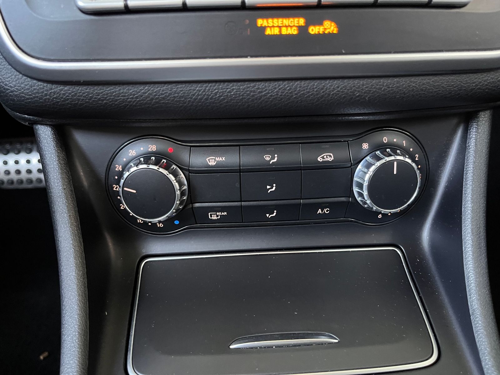 Fahrzeugabbildung Mercedes-Benz CLA 250 Shooting Brake AMG Line ACC LED
