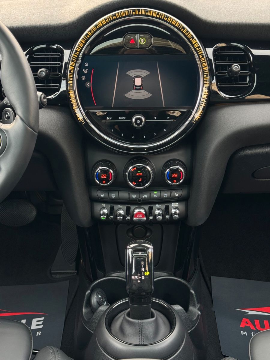 Fahrzeugabbildung MINI Cooper S Classic Trim Leder PANO LHZ SHZ BT PDC