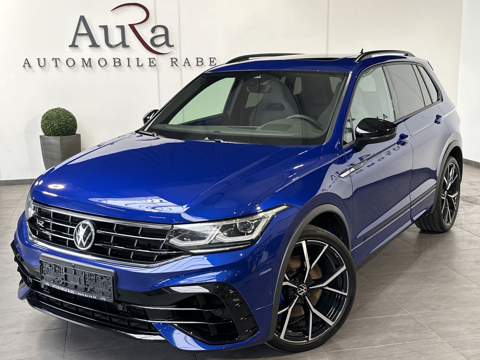 Fahrzeugabbildung Volkswagen Tiguan R 4M NAV+MATRIX+PANO+AHK+ACC+KAMERA+21ZO