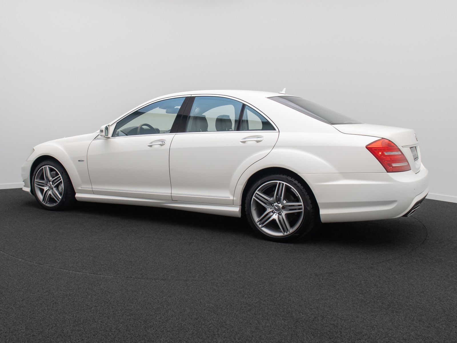Fahrzeugabbildung Mercedes-Benz S 500 4MATIC AMG-Line Kamera Massage HiFi 19Zoll