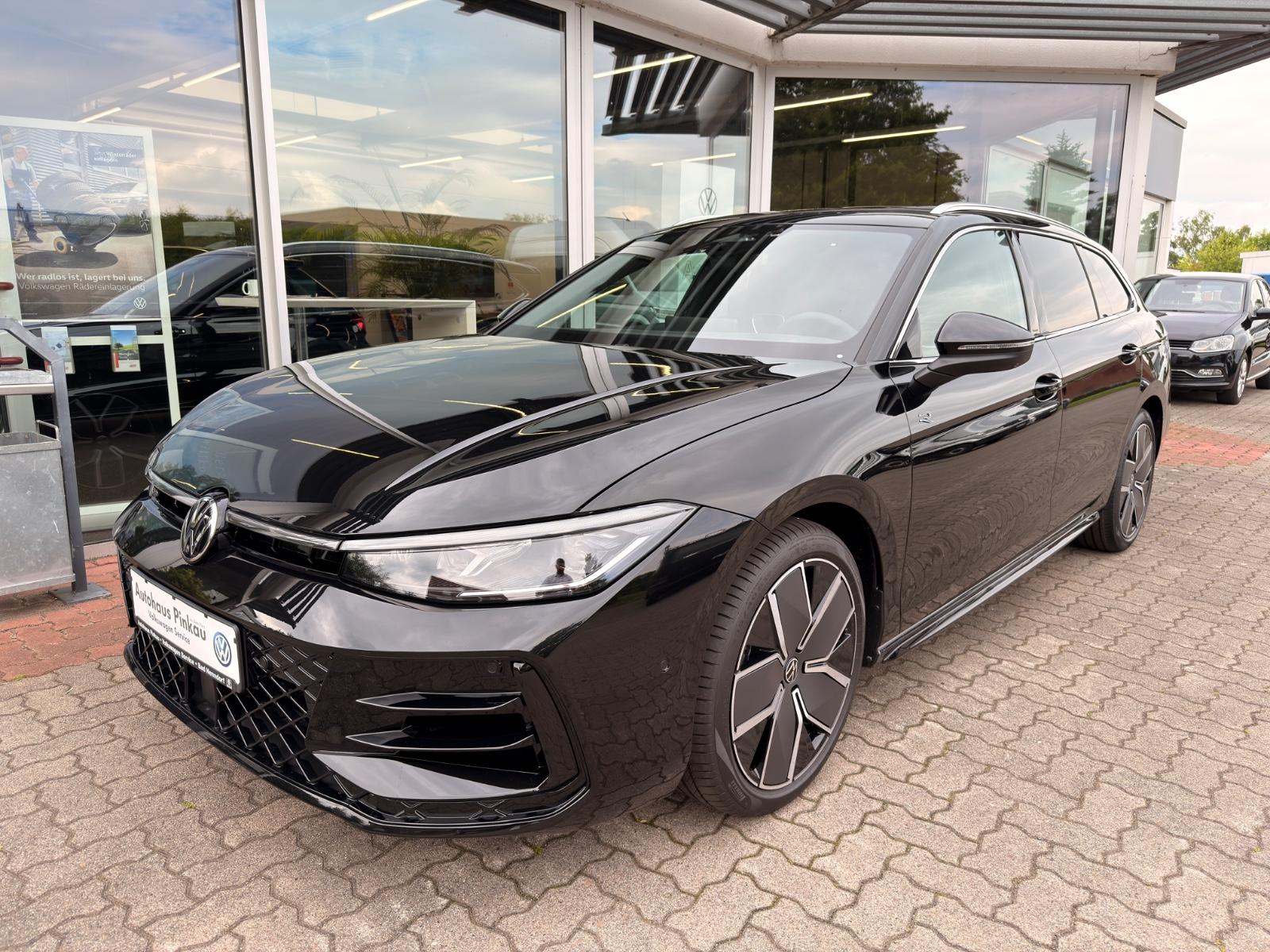 Volkswagen Passat Variant 2.0TSI 4M R-Line PANO AHK Head-Up