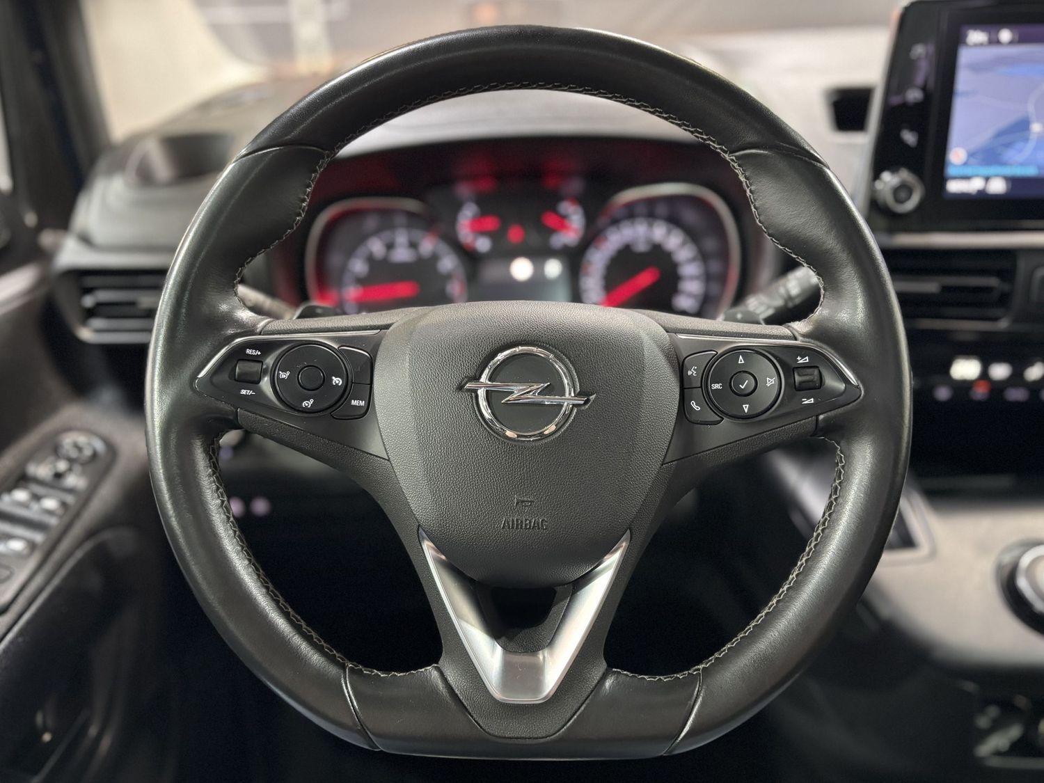 Fahrzeugabbildung Opel Combo Innovation Kamera#Pano#HeadUp