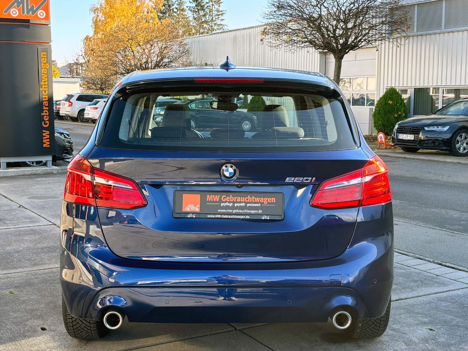 Fahrzeugabbildung BMW 220i Active Tourer Steptr. Advantage HUD ACC KAM