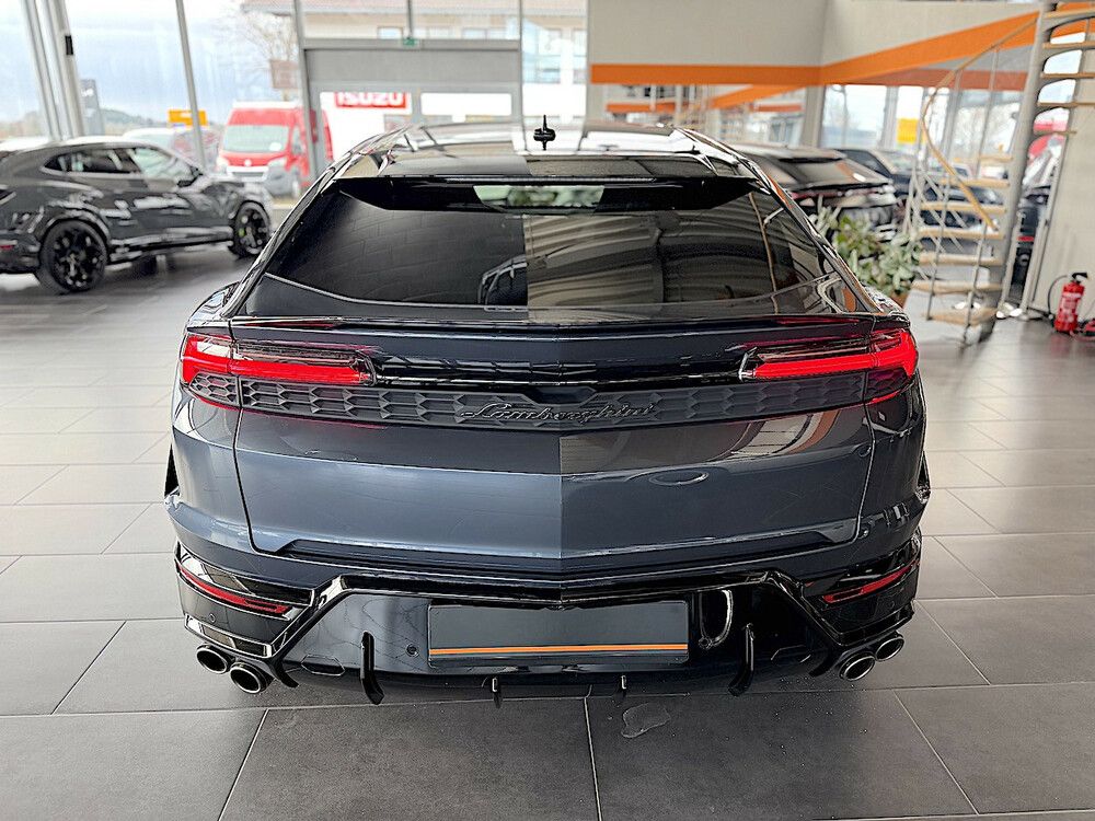 Lamborghini Urus SE Grigio Crater Akrapovic foto 4
