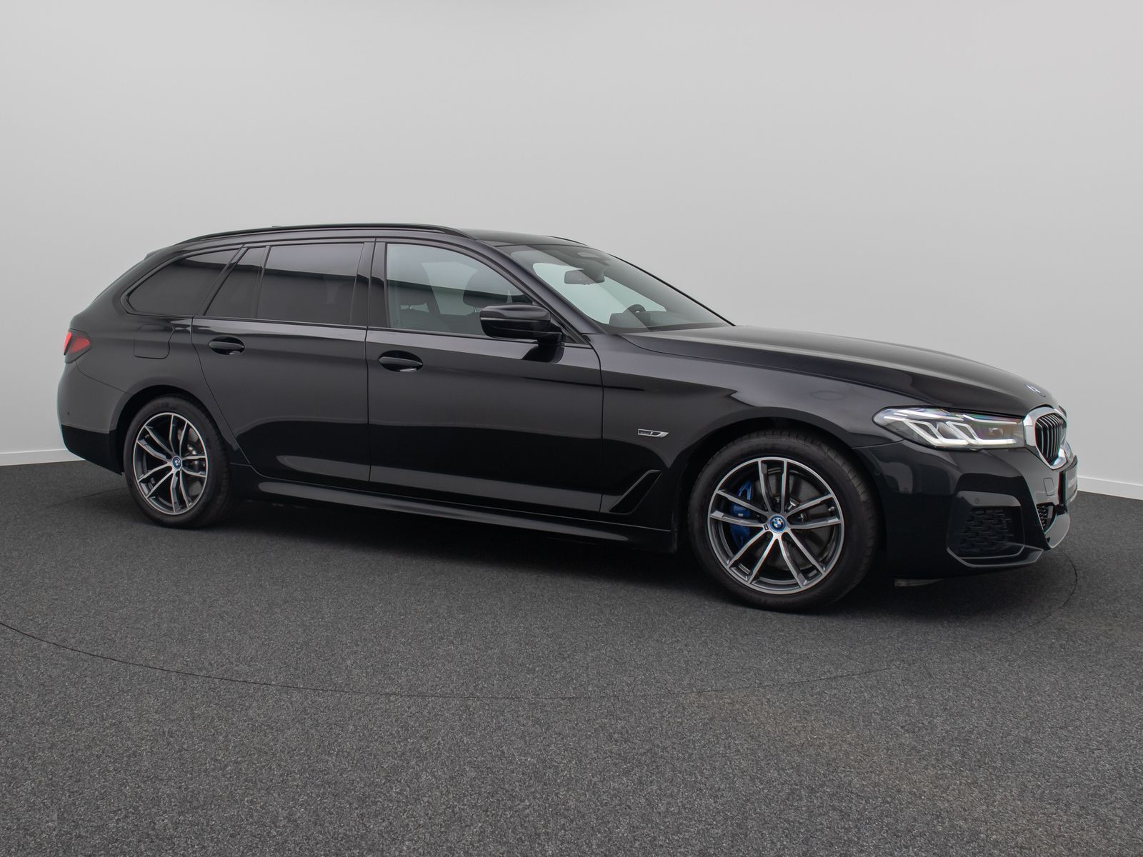 Fahrzeugabbildung BMW 530e xD M Sport DAB H/K HUD Panorama Laser AHK