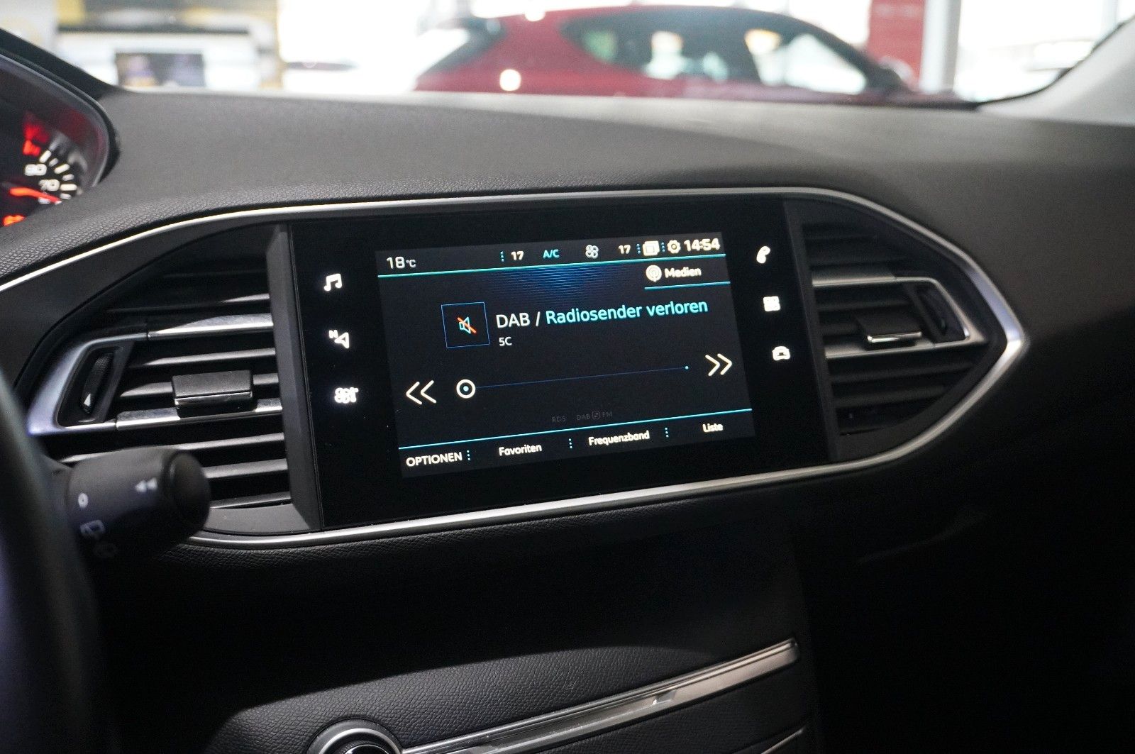 Fahrzeugabbildung Peugeot 308 LIM. 1.2T ACTIVE PACK NAVI/LED/TEMP./DAB+