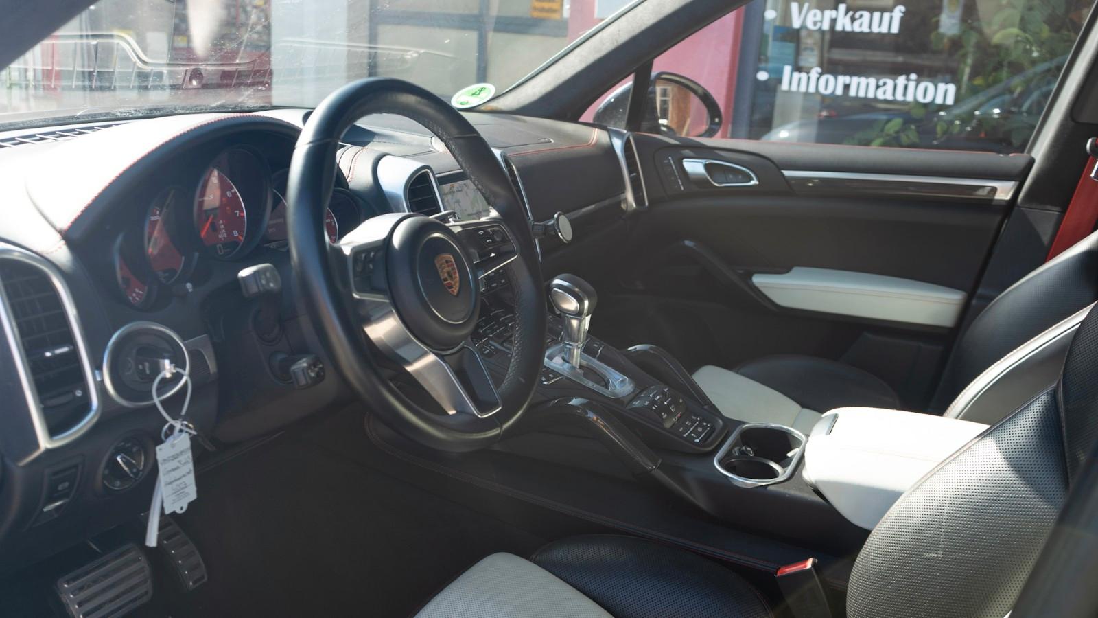 Porsche Cayenne Turbo S 21" Panorama PCCB