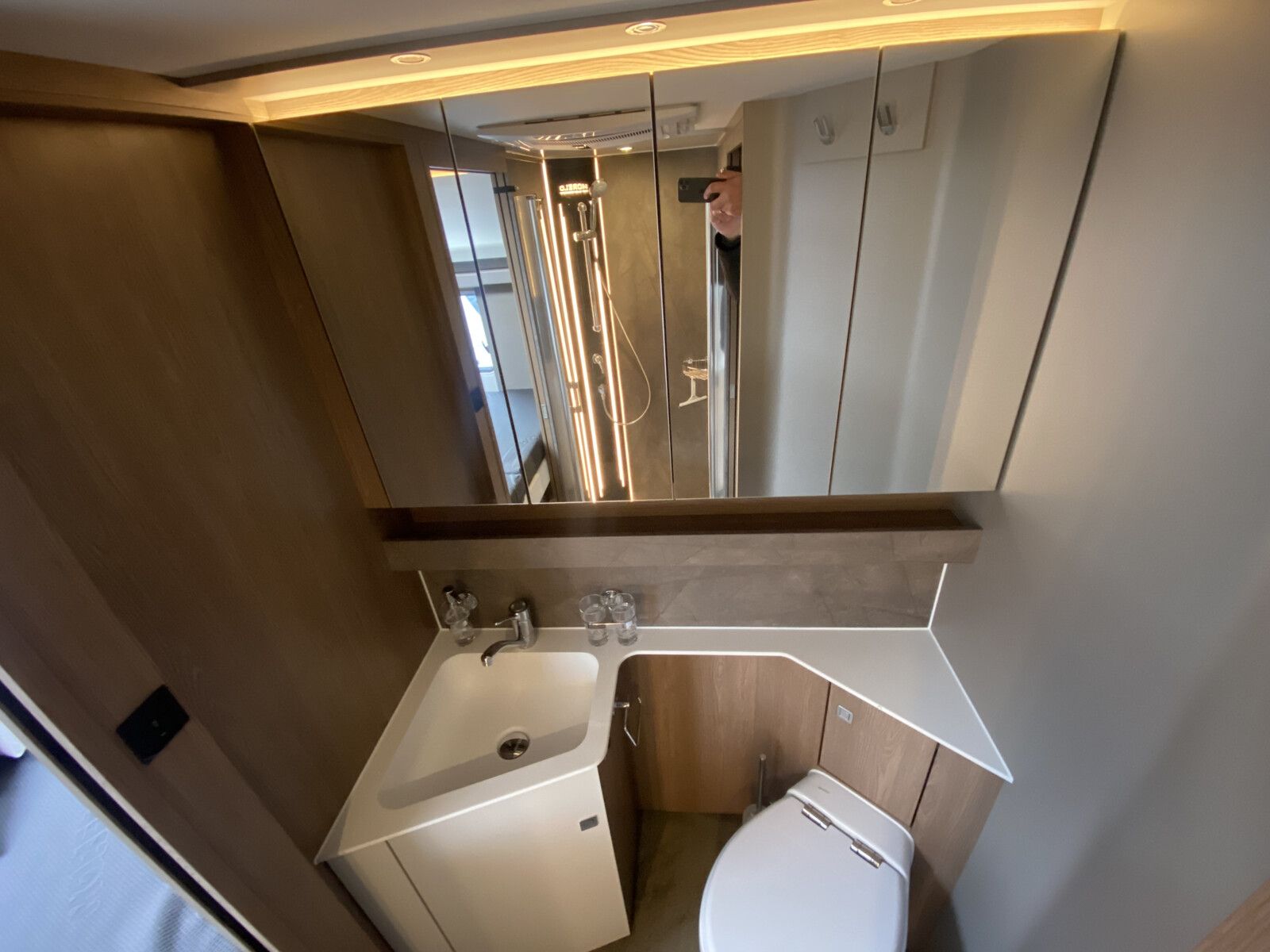 Fahrzeugabbildung Morelo Loft Alkoven 88 L AHK, Gastank, Spülmaschine