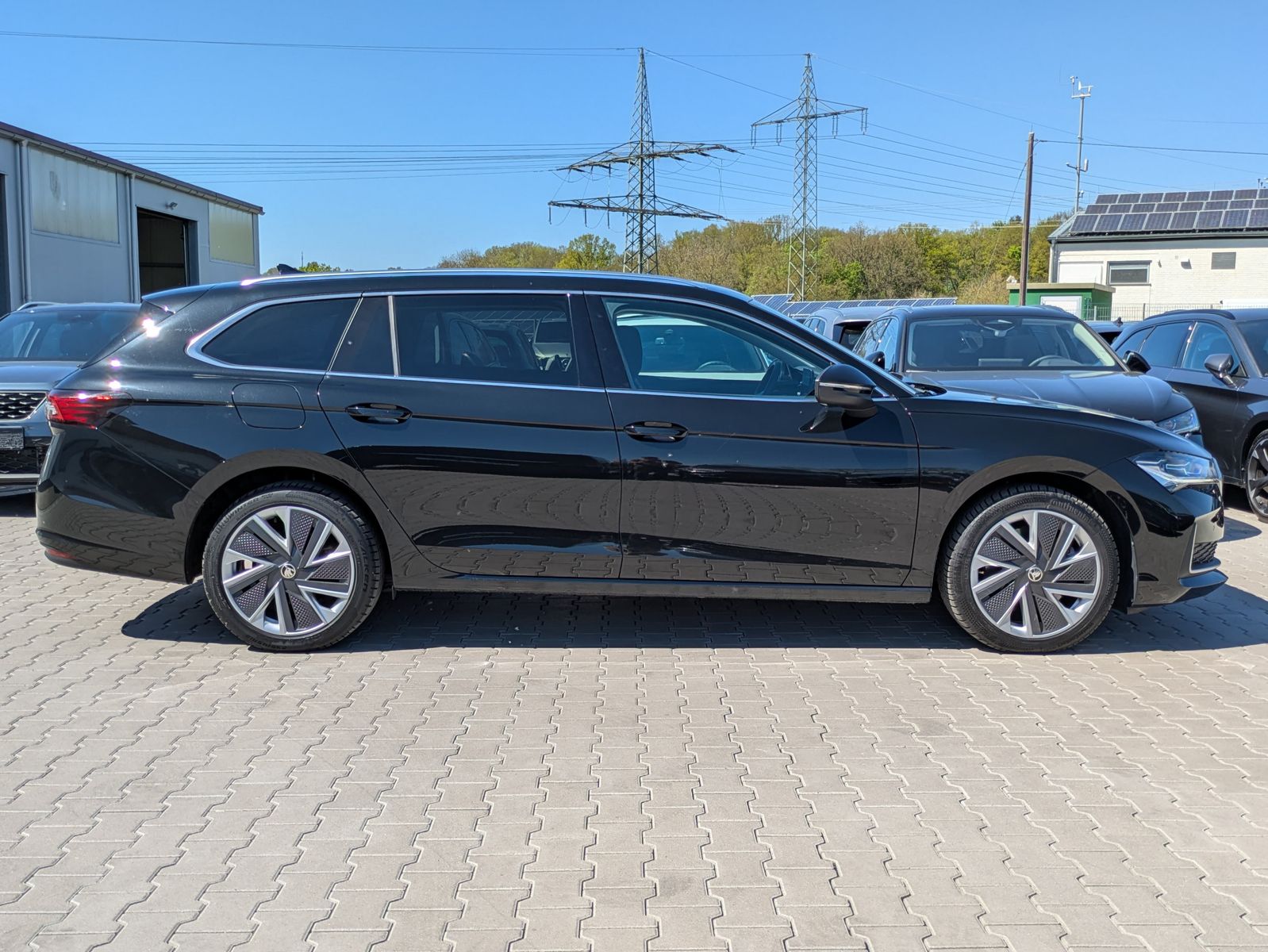 Fahrzeugabbildung SKODA Superb 2.0 TDI 4x4 Selection MATRIX*AHK*5J GAR.