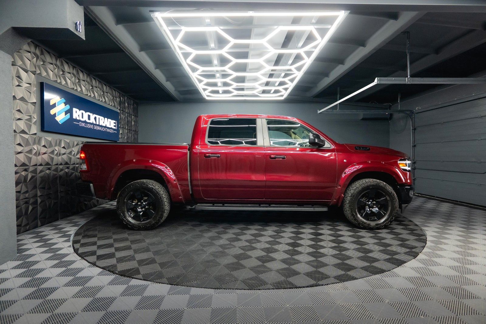 Fahrzeugabbildung Dodge RAM 5.7 V8 HEMI 4x4 OFFROAD Night Limited 19%
