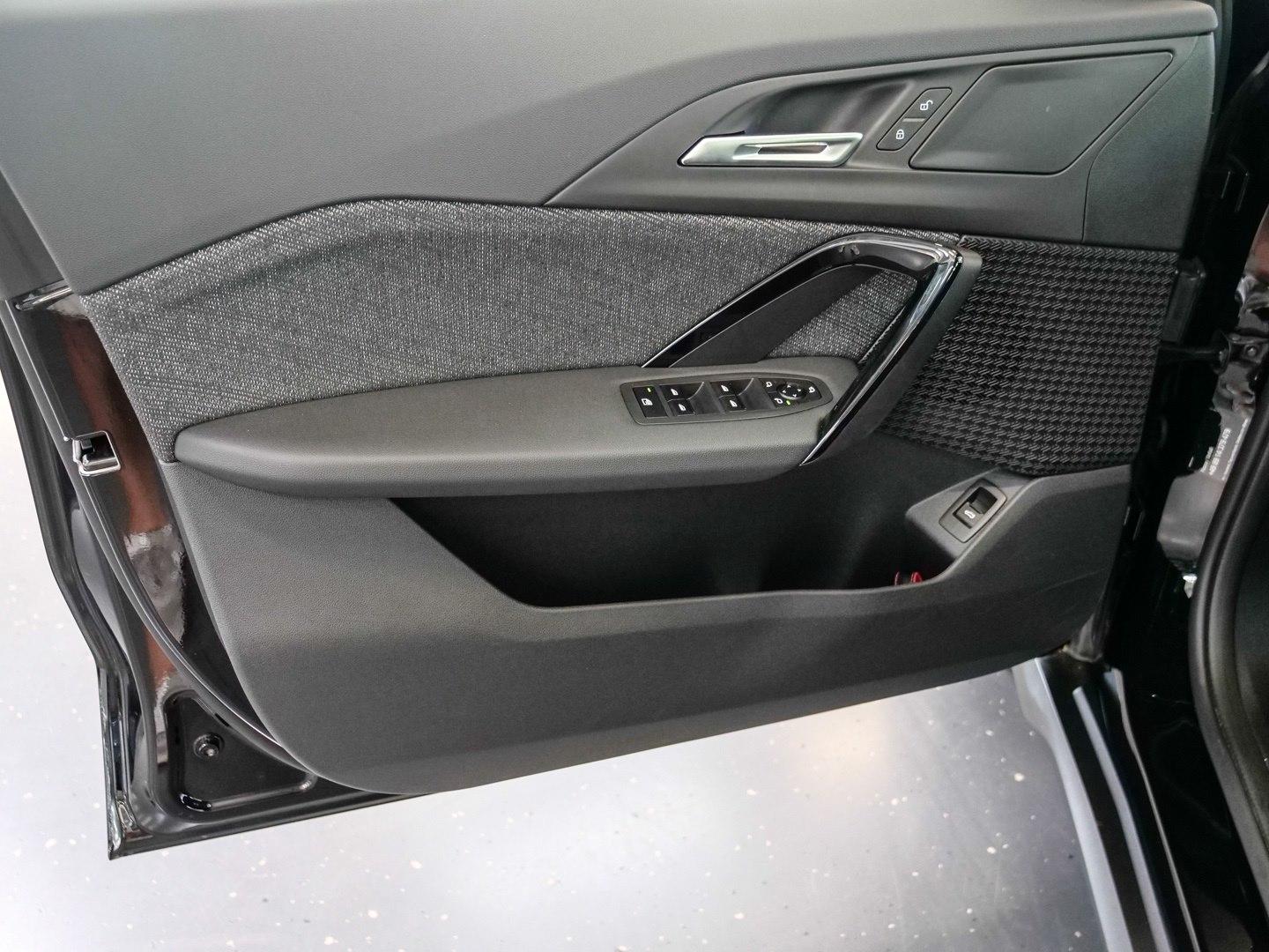 BMW X1 sDrive18d Aut Nav LED Parkass+RFK+PDC Shz 17", миниатюра 29