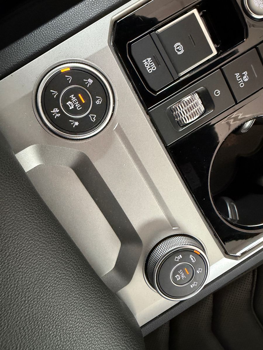 Fahrzeugabbildung Volkswagen Touareg SPORT/ 4Motion/VIRTUAL/AMBIENT/360''KAM