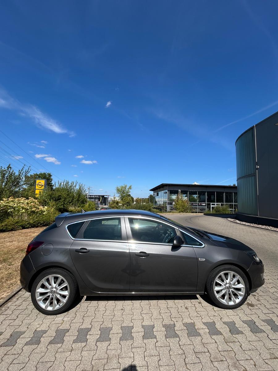Opel Astra 2010 — двигун 1.598 cm³, 179 HP (132kW)