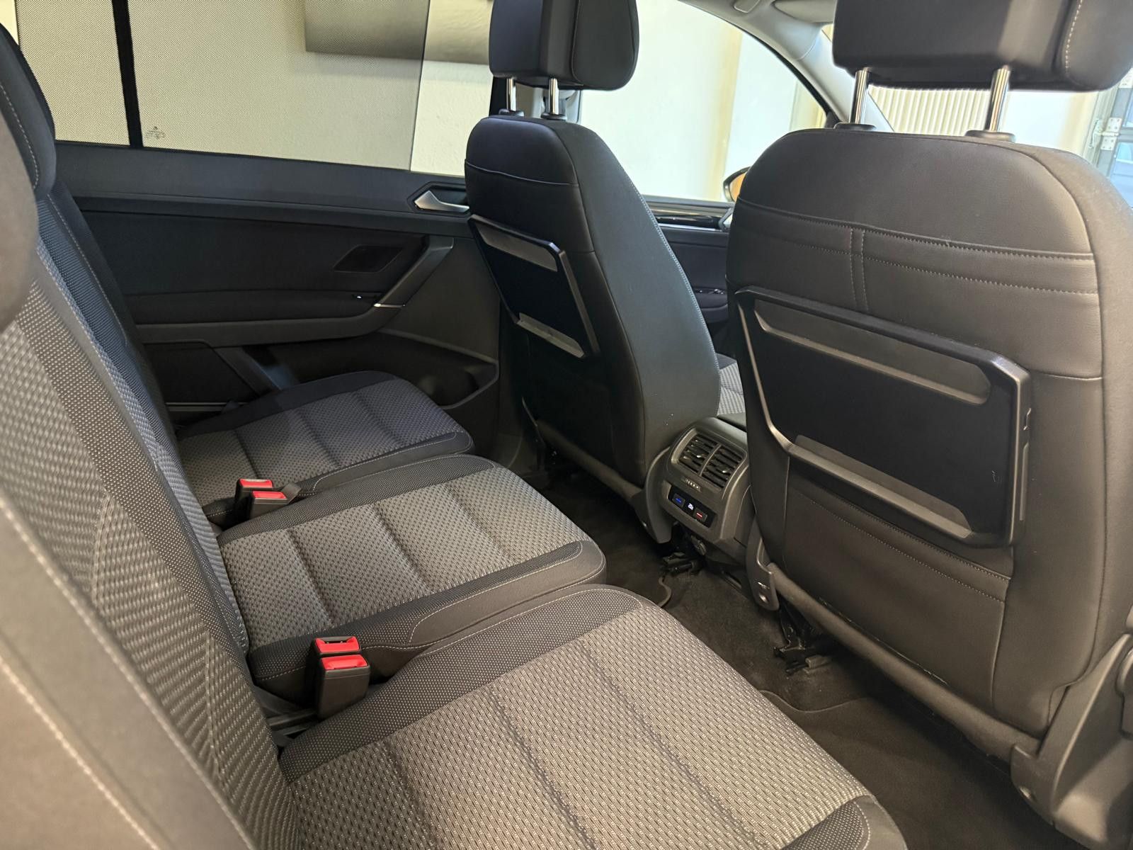 Fahrzeugabbildung Volkswagen Touran Comfortline BMT 7.SITZER/ SCHECKHEFT/ AHK