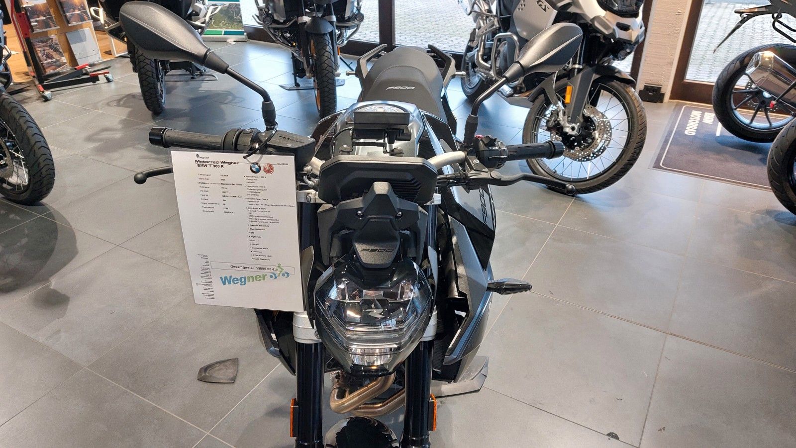 Fahrzeugabbildung BMW F 900 R  Vollausstattung NEU 2024