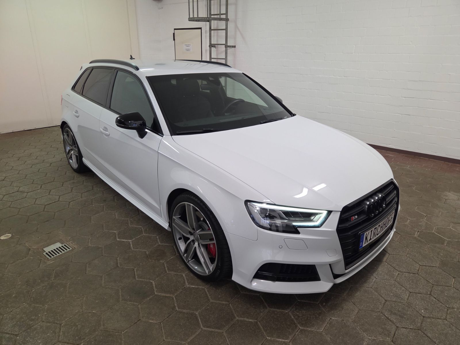 Audi S3 Sportback BLACK 2.0 TFSI quattro 2. HAND