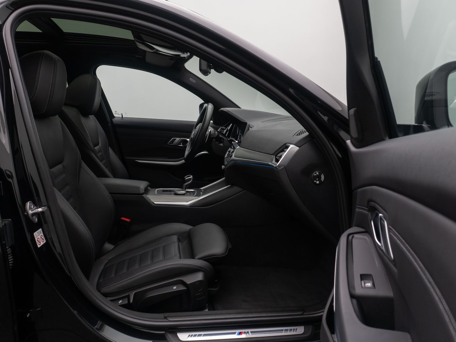 Fahrzeugabbildung BMW 330e M Sport DAB Laser HUD AHK Kamera Panorama