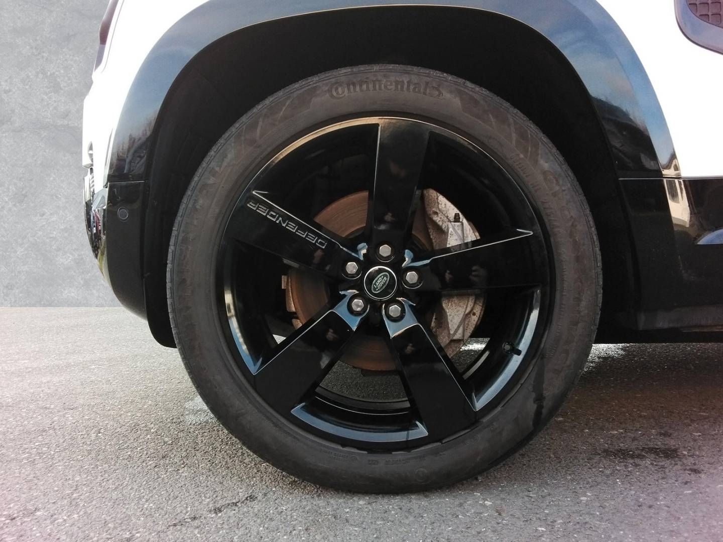 Fahrzeugabbildung Land Rover Defender 110 D300 X-Dynamic SE