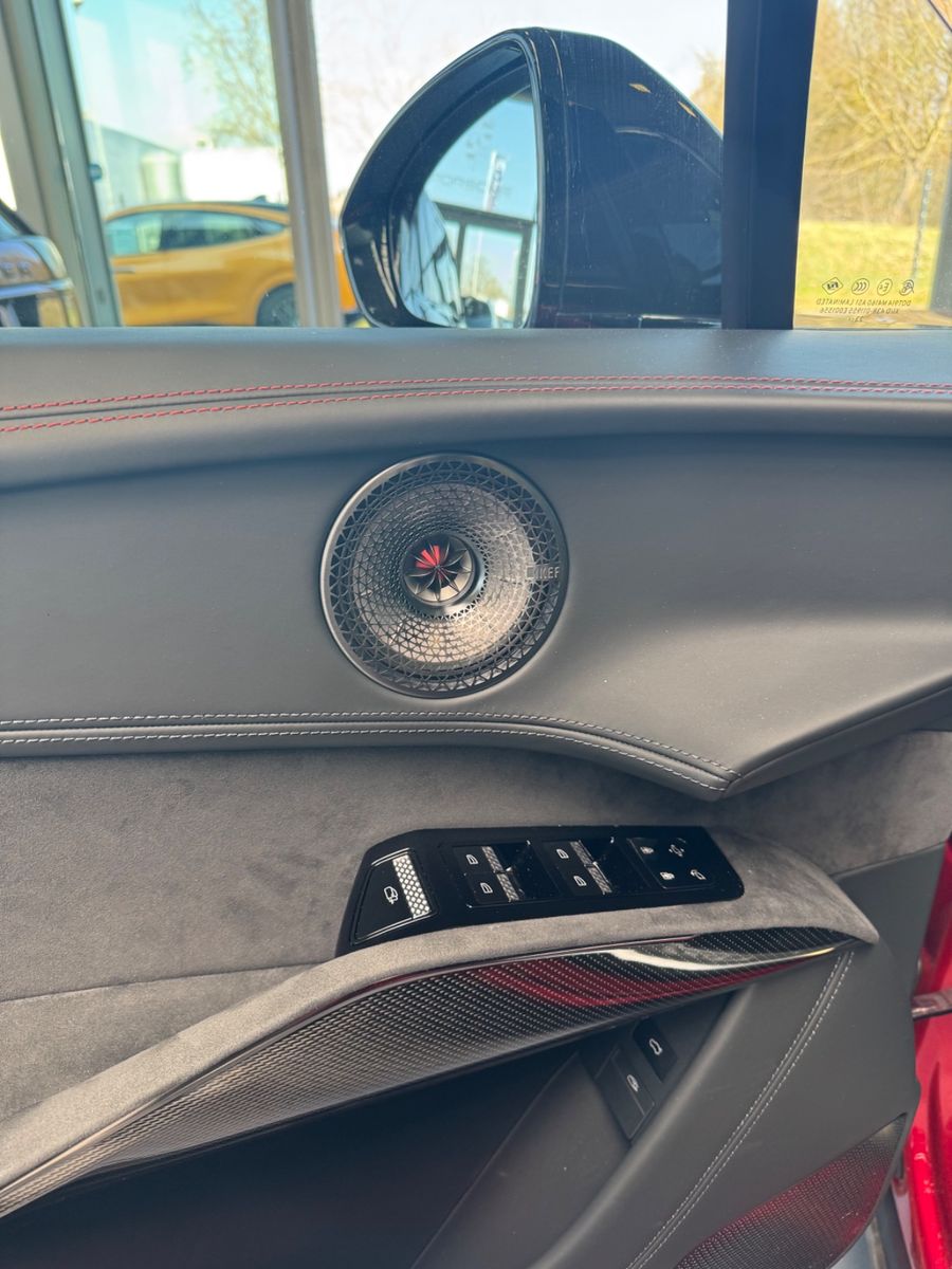 Fahrzeugabbildung Lotus Eletre EDS 450 S 4WD Executive Seat 112 kWh