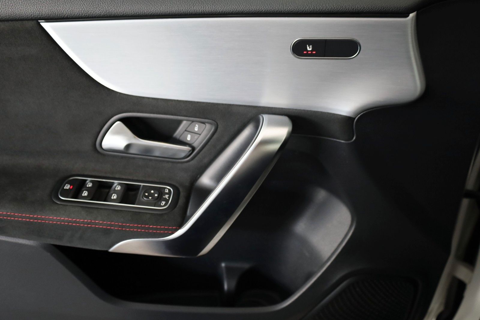 Fahrzeugabbildung Mercedes-Benz A 220 AMG Line T.Leder,Navi,LED,Kamera,SH,SR+WR