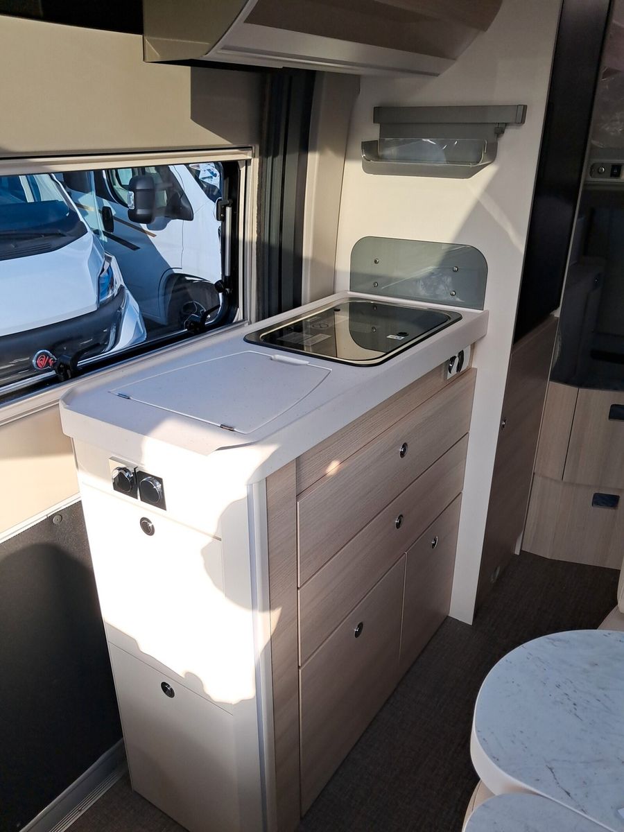 Fahrzeugabbildung Eura Mobil Van V 635 HB Fahrassistenz- & Mondial Plus Paket