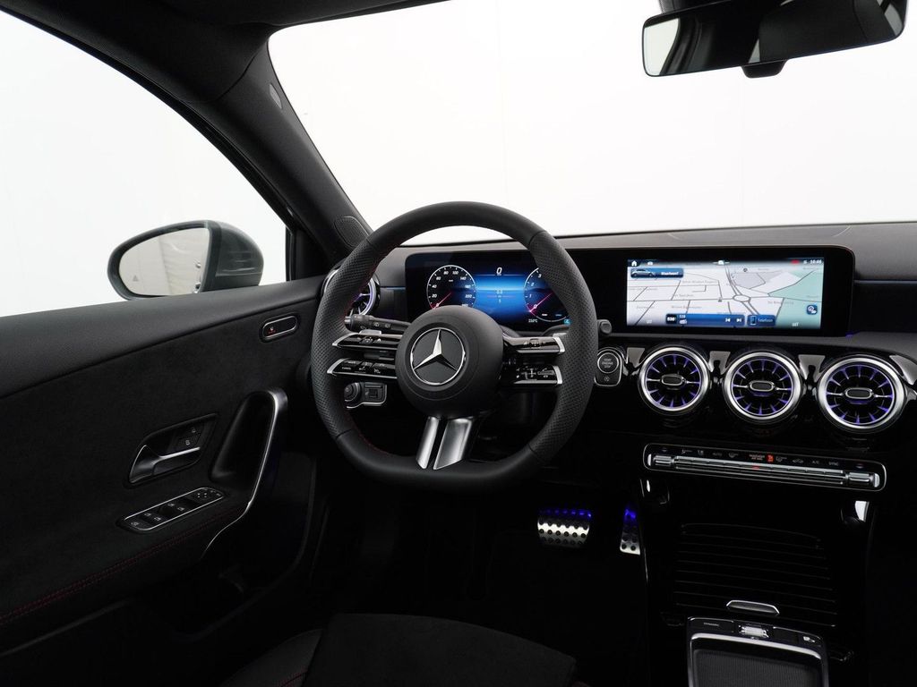 Mercedes-Benz A 180 Star Edition AMG Line | Panorama - Schiebe