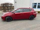 Toyota Auris Hybrid Edition-S+, 8-fach, Scheck - rote Toyota Auris