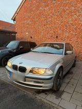 BMW 323i Limousine - BMW 323 mit Benzin-Antrieb: Limousine, Automatik
