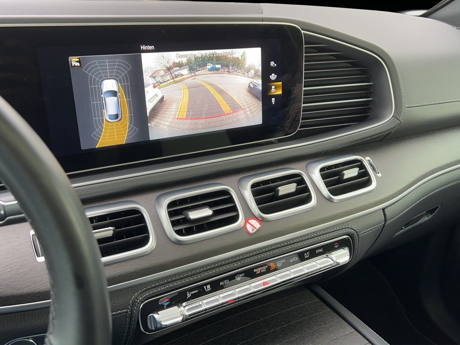 Fahrzeugabbildung Mercedes-Benz GLE 300d Cpé AMG FondTV AIRMATIC Pano DISTRO AHK