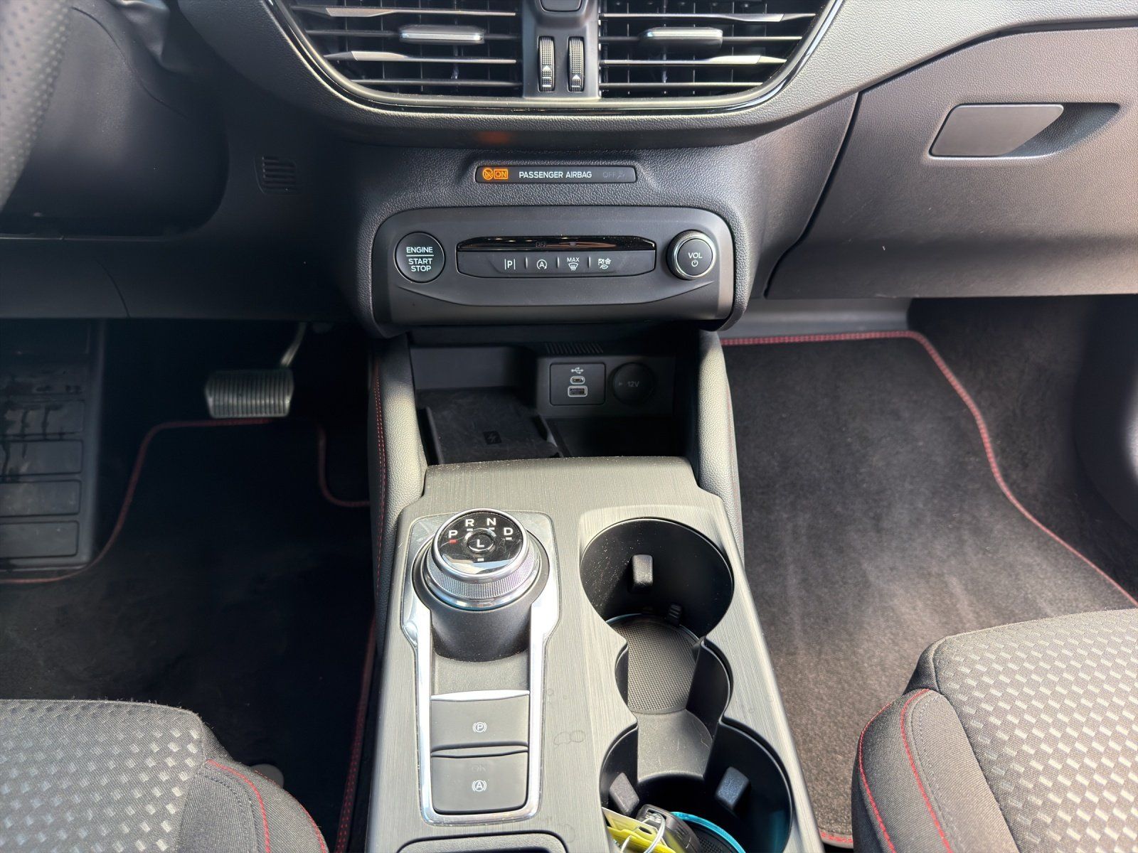 Fahrzeugabbildung Ford Focus 1.5 ST-Line X Aut./LED/ACC/AHK/KAMERA/SHZ