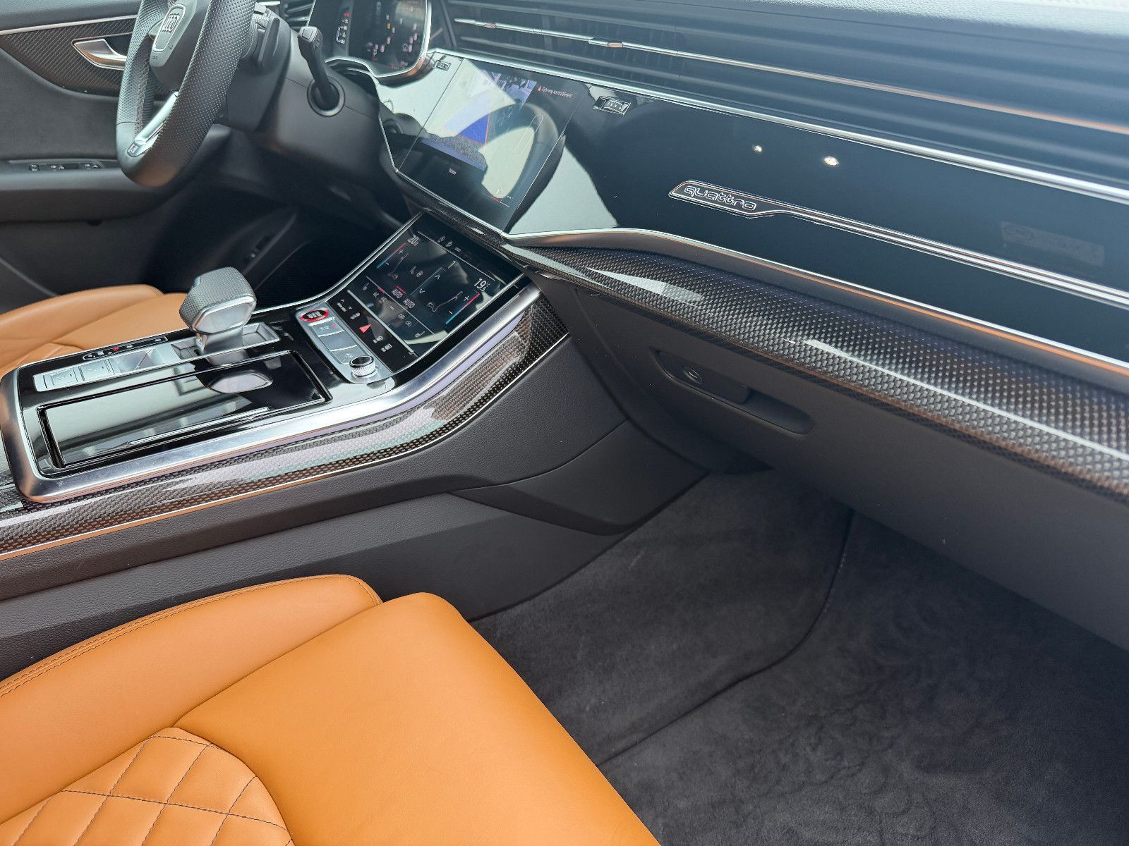 Fahrzeugabbildung Audi SQ8 4.0 TFSI quattro/EXCLUSIVE/ALCANTARA/BLACK