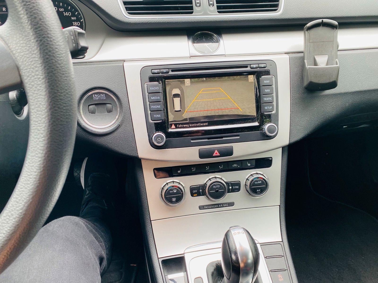 Volkswagen Passat 2013 — rear view