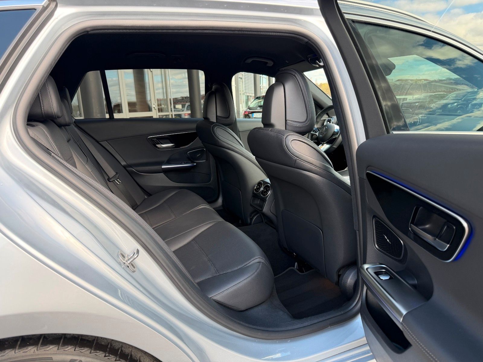 Fahrzeugabbildung Mercedes-Benz C 220d T 4M Avantgarde+Distr+AHK+Memory+360+uvm.