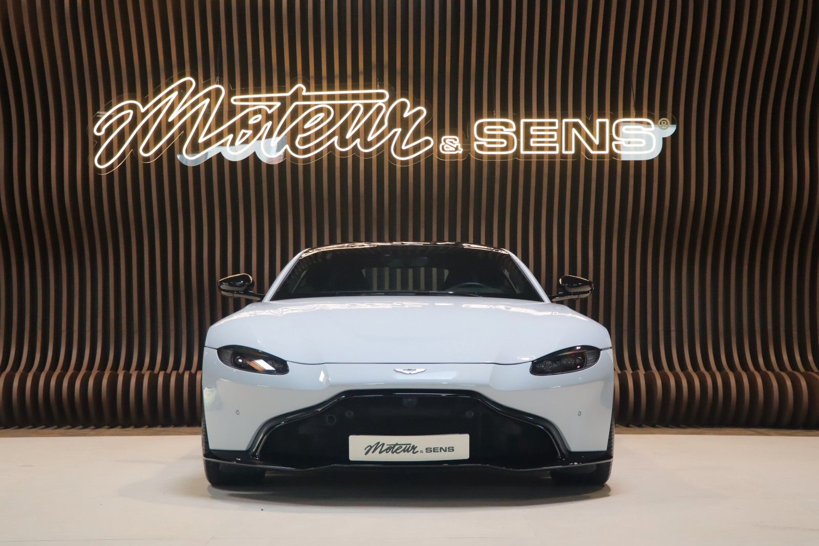 Aston Martin V8 New Vantage 4.0 - 360 - AML Special imagem 3