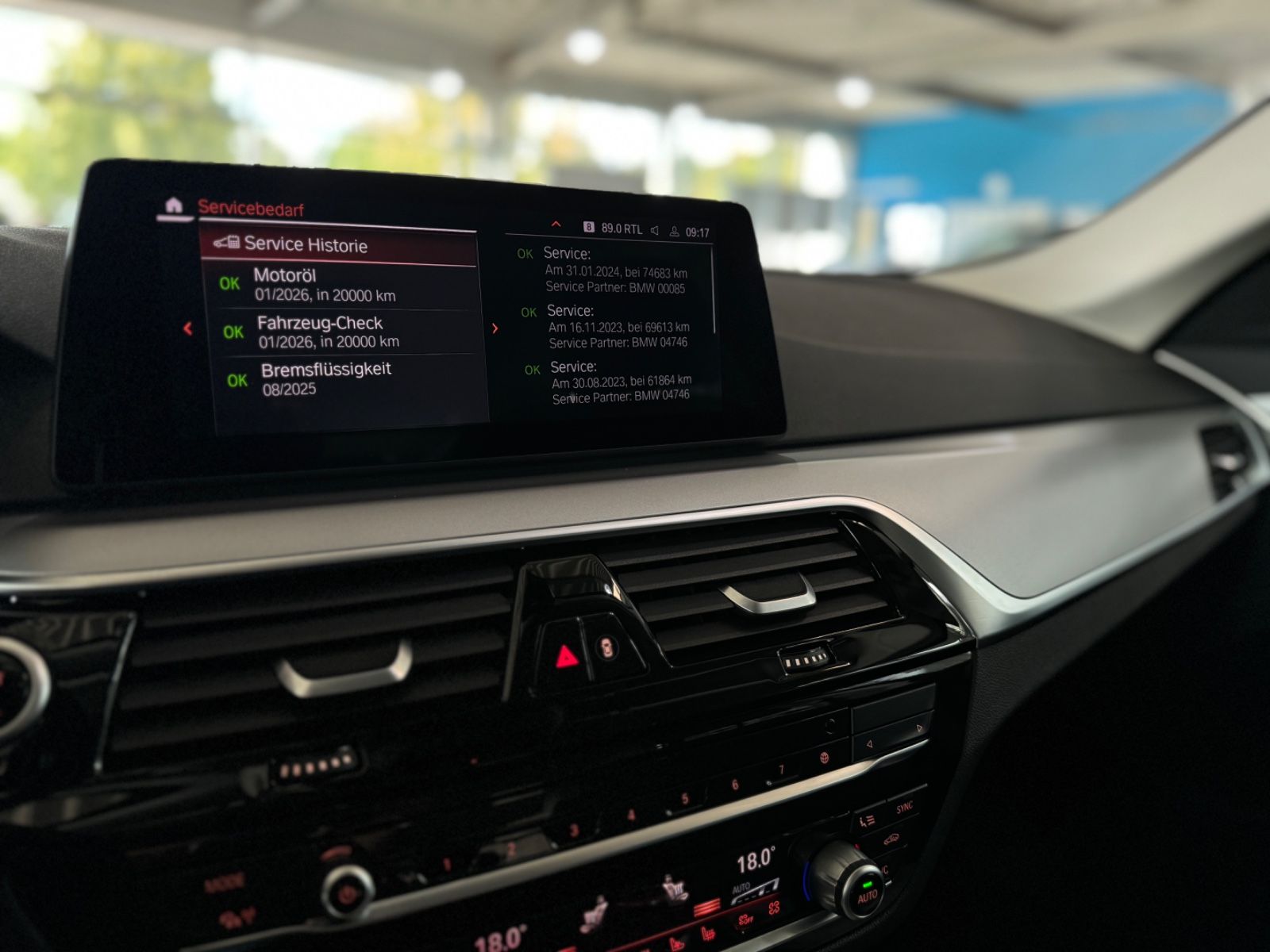 Fahrzeugabbildung BMW 520d Kamera HUD DAB Lordos Stop&Go Alarm LED
