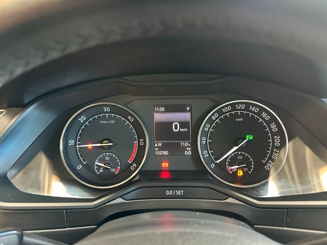 Skoda Superb Combi Style 4x4 *SZHZ*PDC*AHK*NAVI*KLIMA*