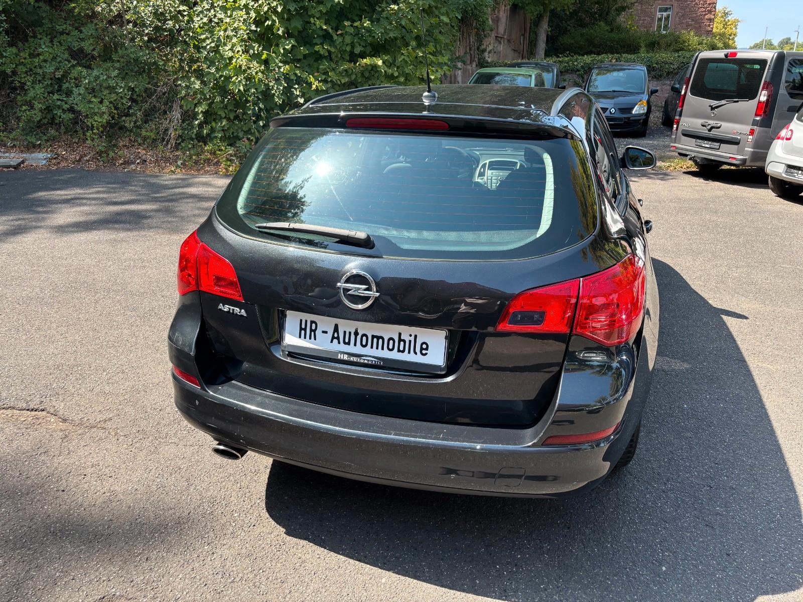 Opel Astra 2012 — photo 8