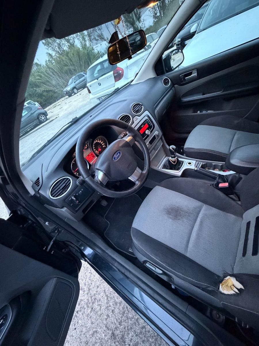 Ford Focus 2011 — photo 9