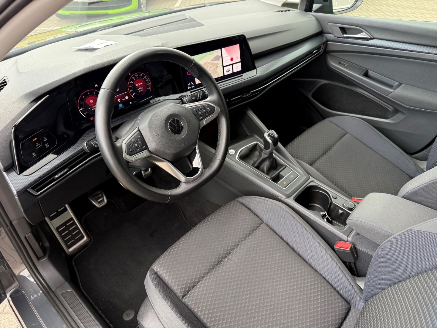 Fahrzeugabbildung Volkswagen Golf VIII United 1,5 TSI Navi Digi Cockpit LED A