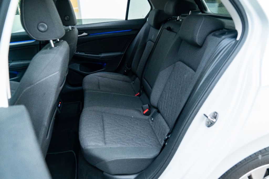 Volkswagen Golf 8 2.0 TDI LIFE/ BUSINESS/ AHK/ LED+ Volkswagen Golf 8 2.0 TDI LIFE/ BUSINESS/ AHK/ LED+