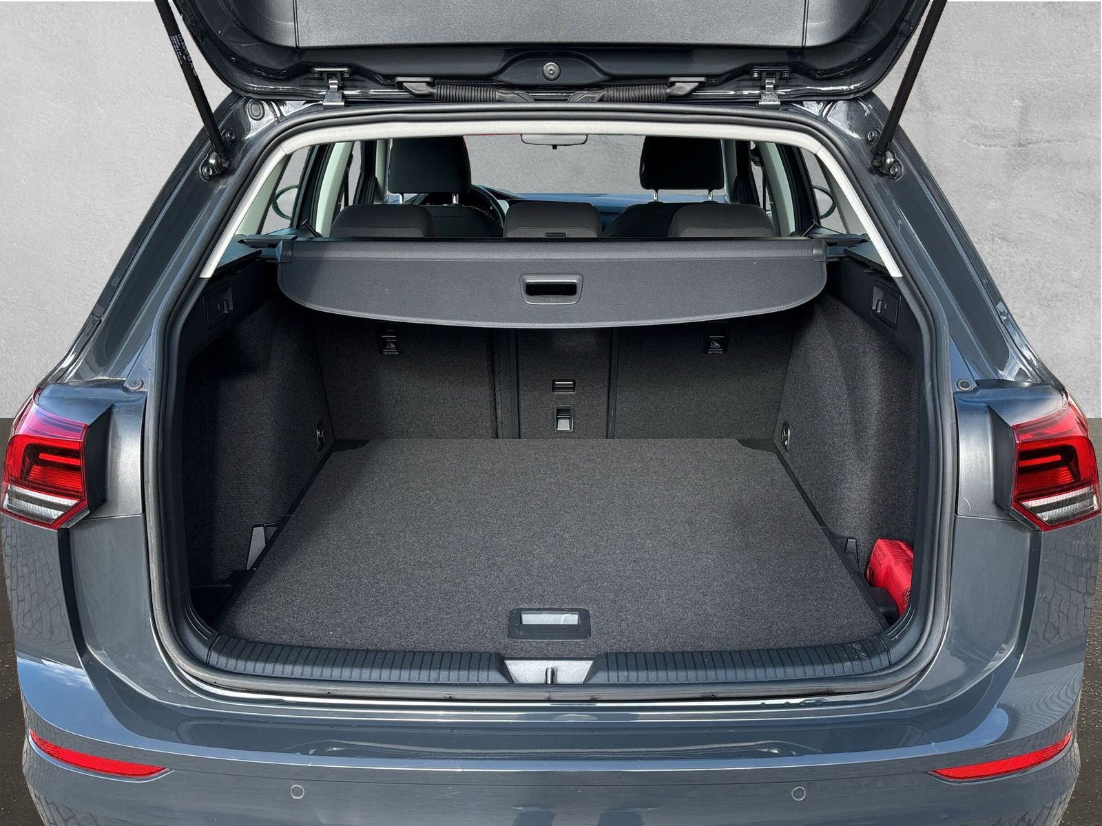 Fahrzeugabbildung Volkswagen Golf Variant 1.0 TSI Life ACC AppConnect SHZ PDC