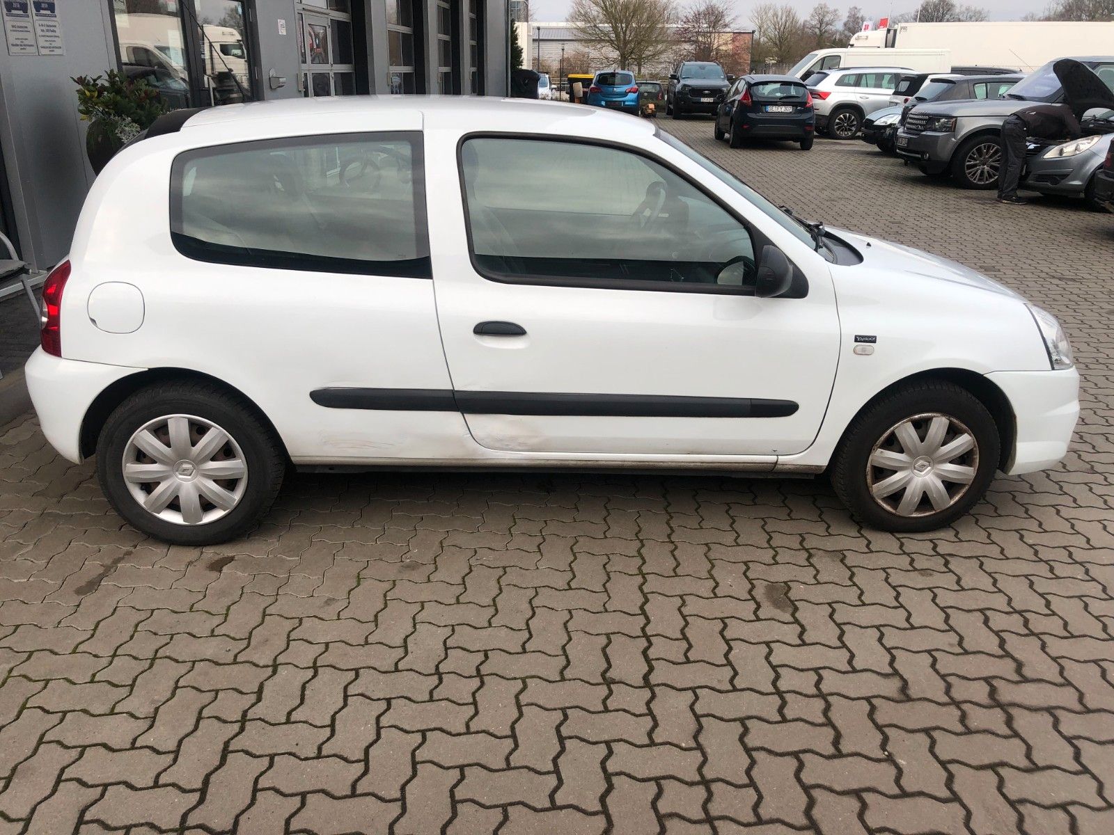Fahrzeugabbildung Renault Clio II Campus YAHOO! 1.Hand TÜV 11/2027!!!