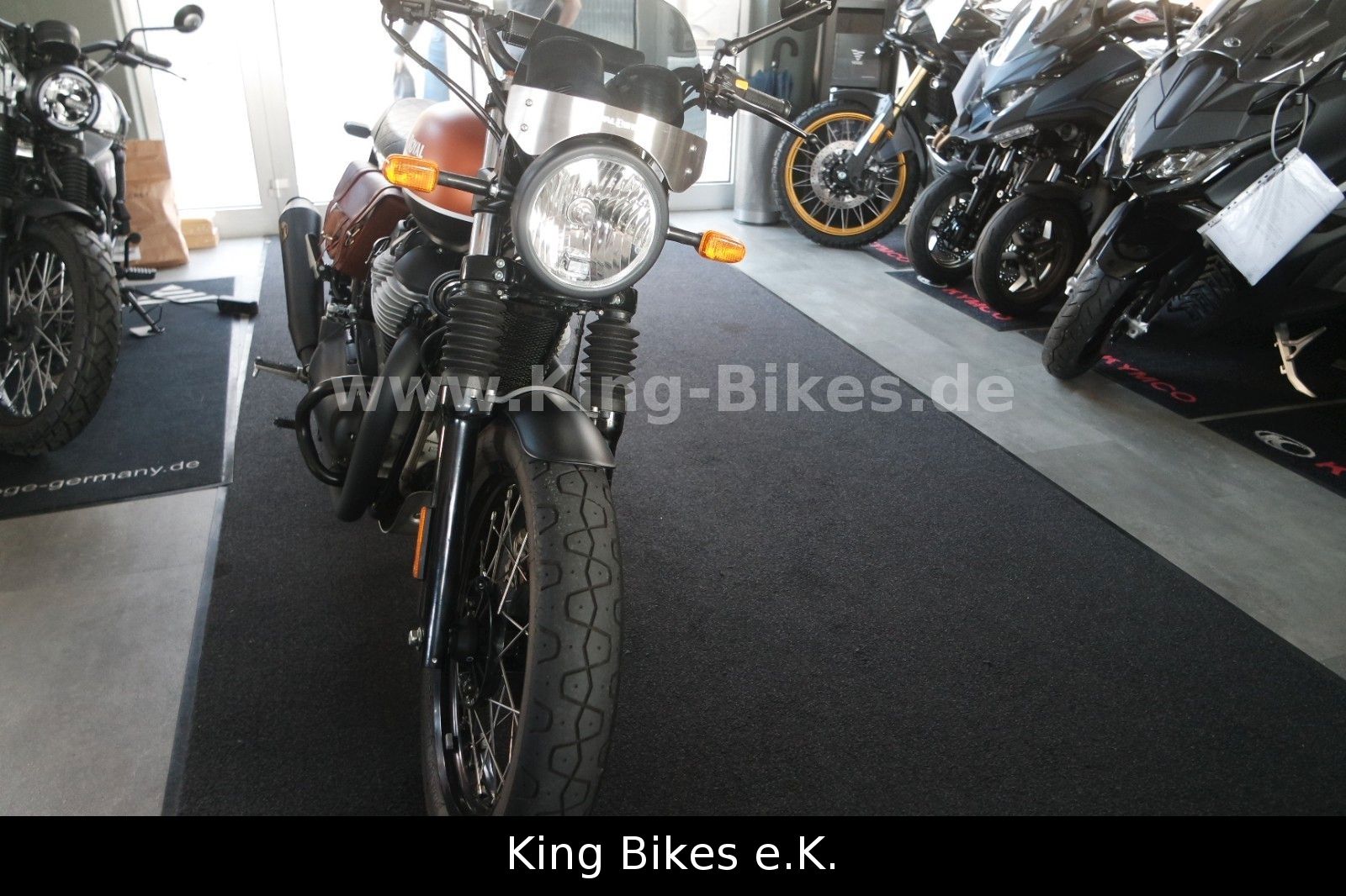 Fahrzeugabbildung Royal Enfield Interceptor 650 - Öhlins - Zard Auspuff - TOP -