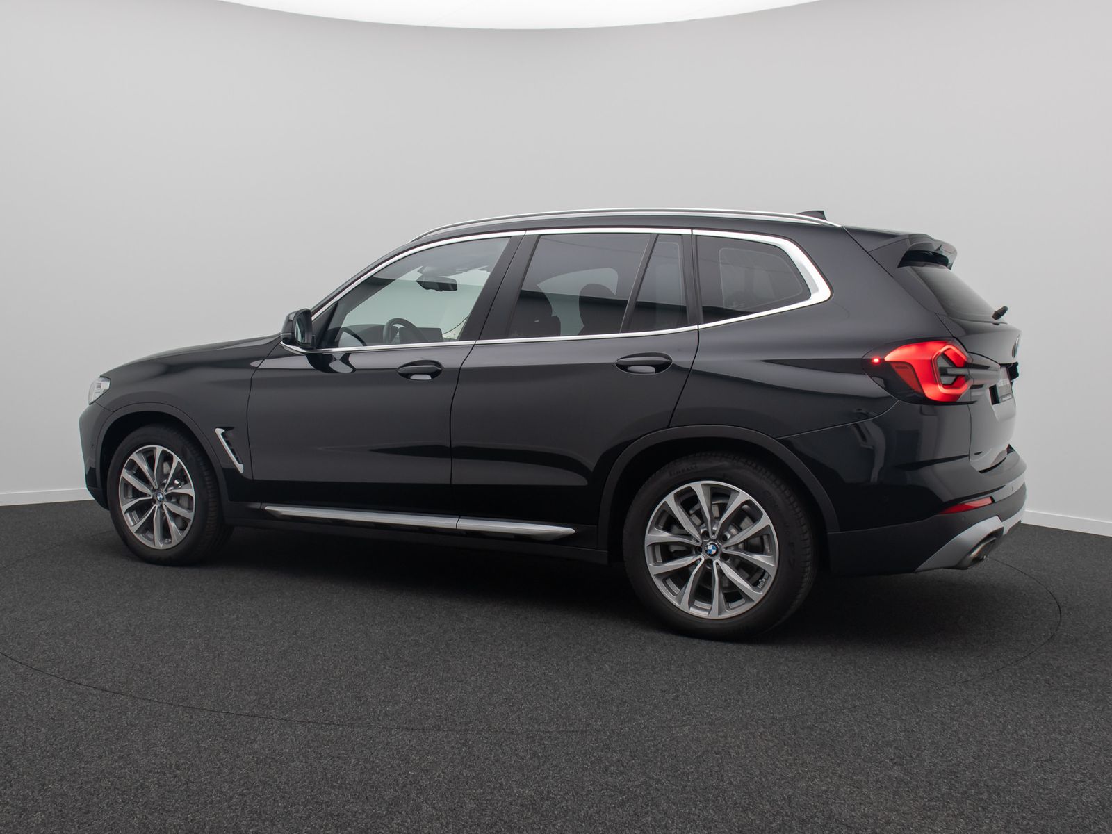 Fahrzeugabbildung BMW X3 xD30d 360°DriveAss DAB AHK Panorama Sportsitz