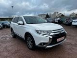 Mitsubishi Outlander Top 4WD*1Hand*7Sitz*Kamera*Navi*Xenon* - Mitsubishi Outlander: Top